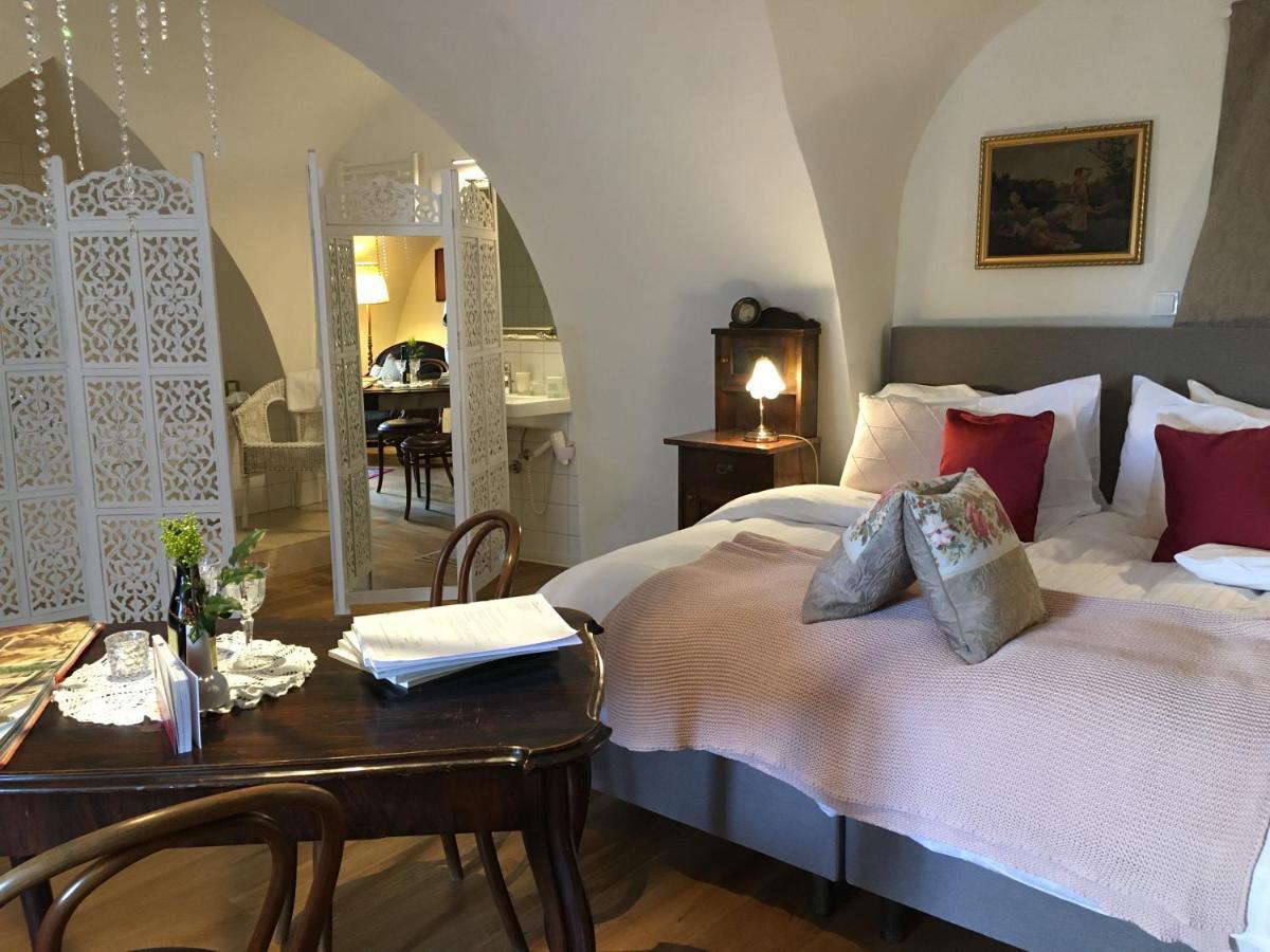 Gasthof Zum Goldenen Anker Hainburg an der Donau Luaran gambar