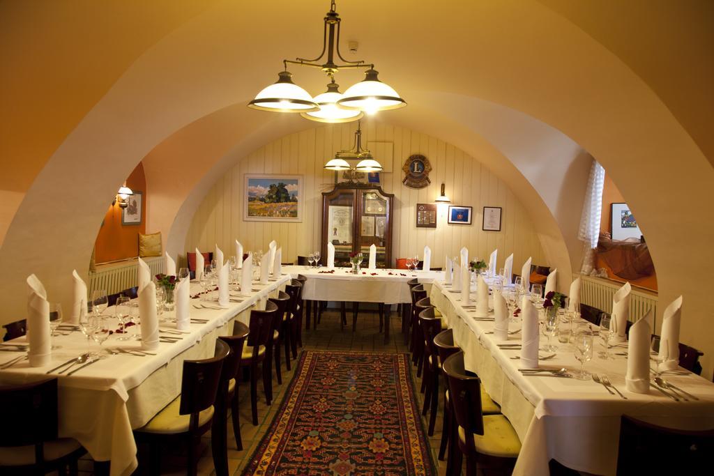 Gasthof Zum Goldenen Anker Hainburg an der Donau Luaran gambar