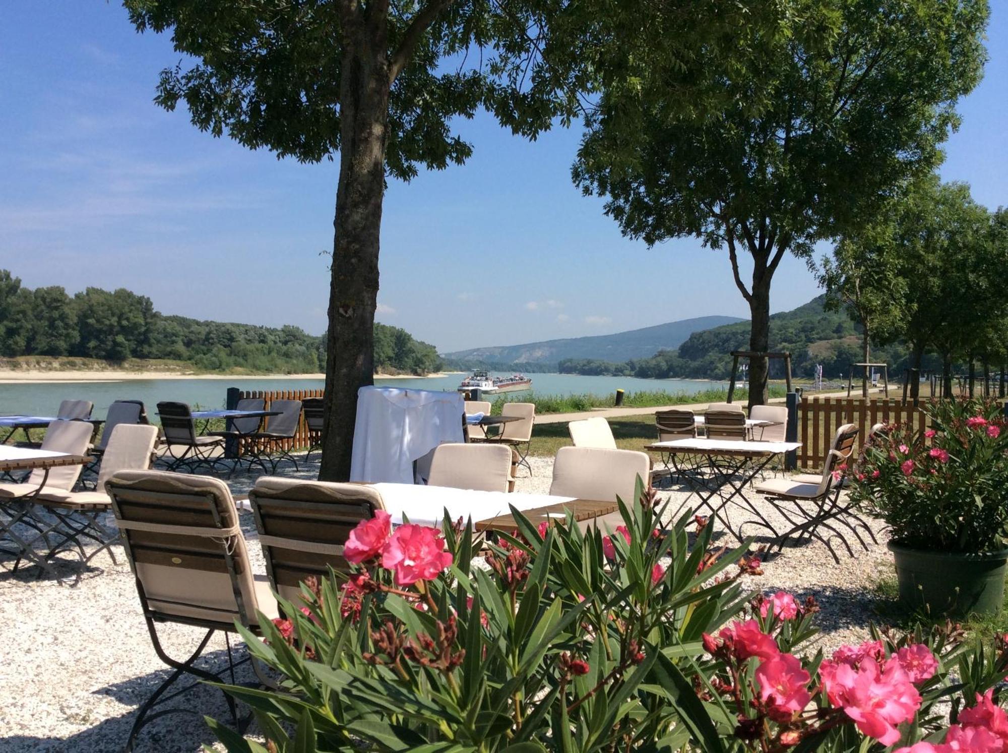 Gasthof Zum Goldenen Anker Hainburg an der Donau Luaran gambar